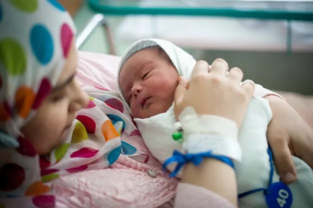 Migrant women are particularly at risk psychologically after giving birth - culturally sensitive support is crucial. (Image: Canva)
