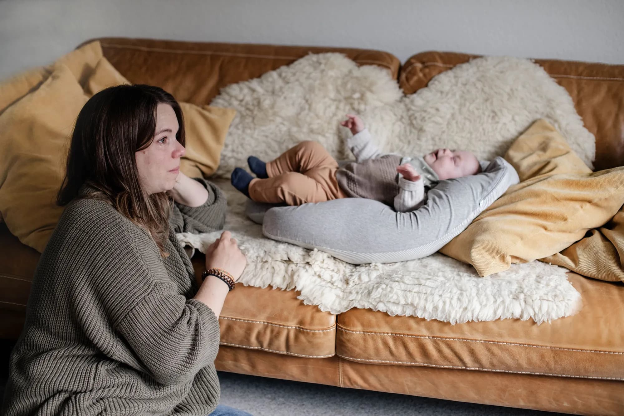 Non solo la felicità di avere un bebè: molti genitori soffrono di depressione post-partum
