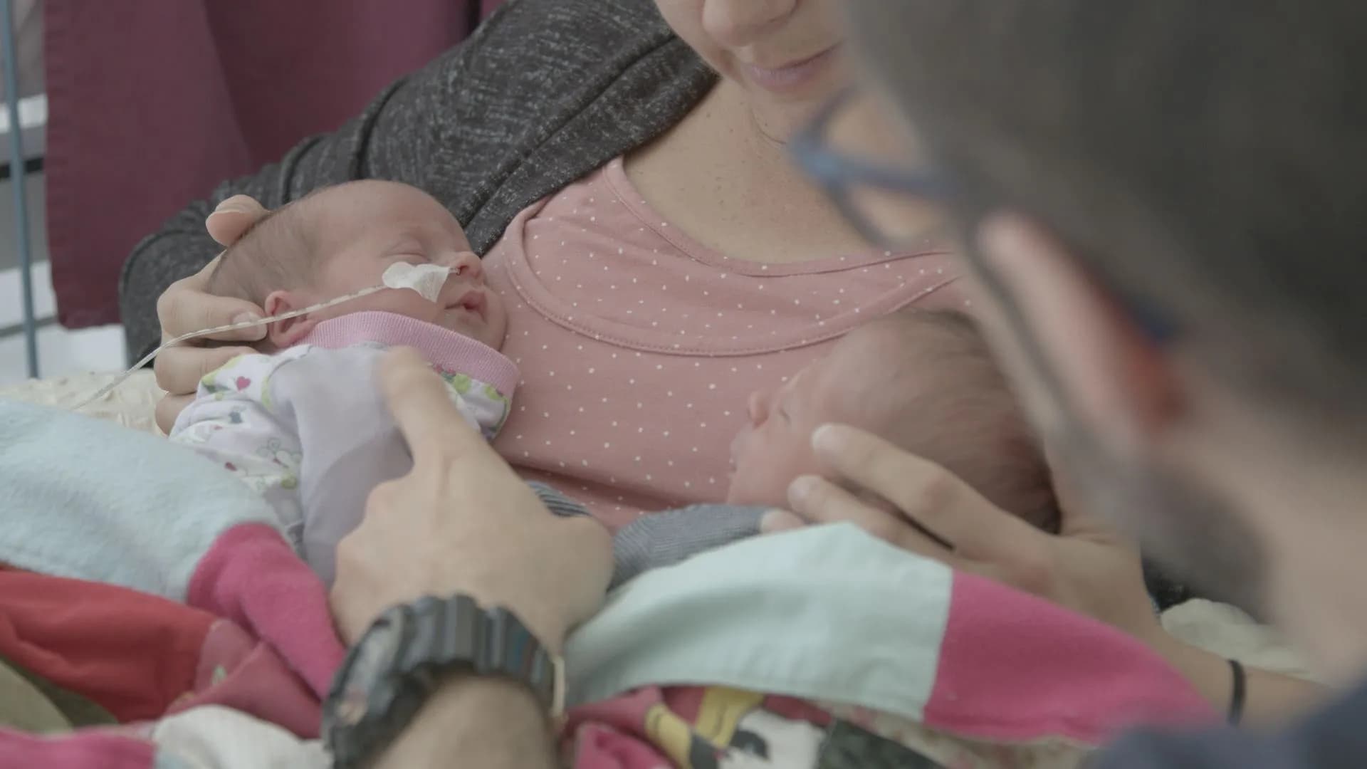 Une mère sur trois d'un enfant prématuré présente des signes de stress psychologique (Image : Prématurés & Nouveaux-nés Suisse)